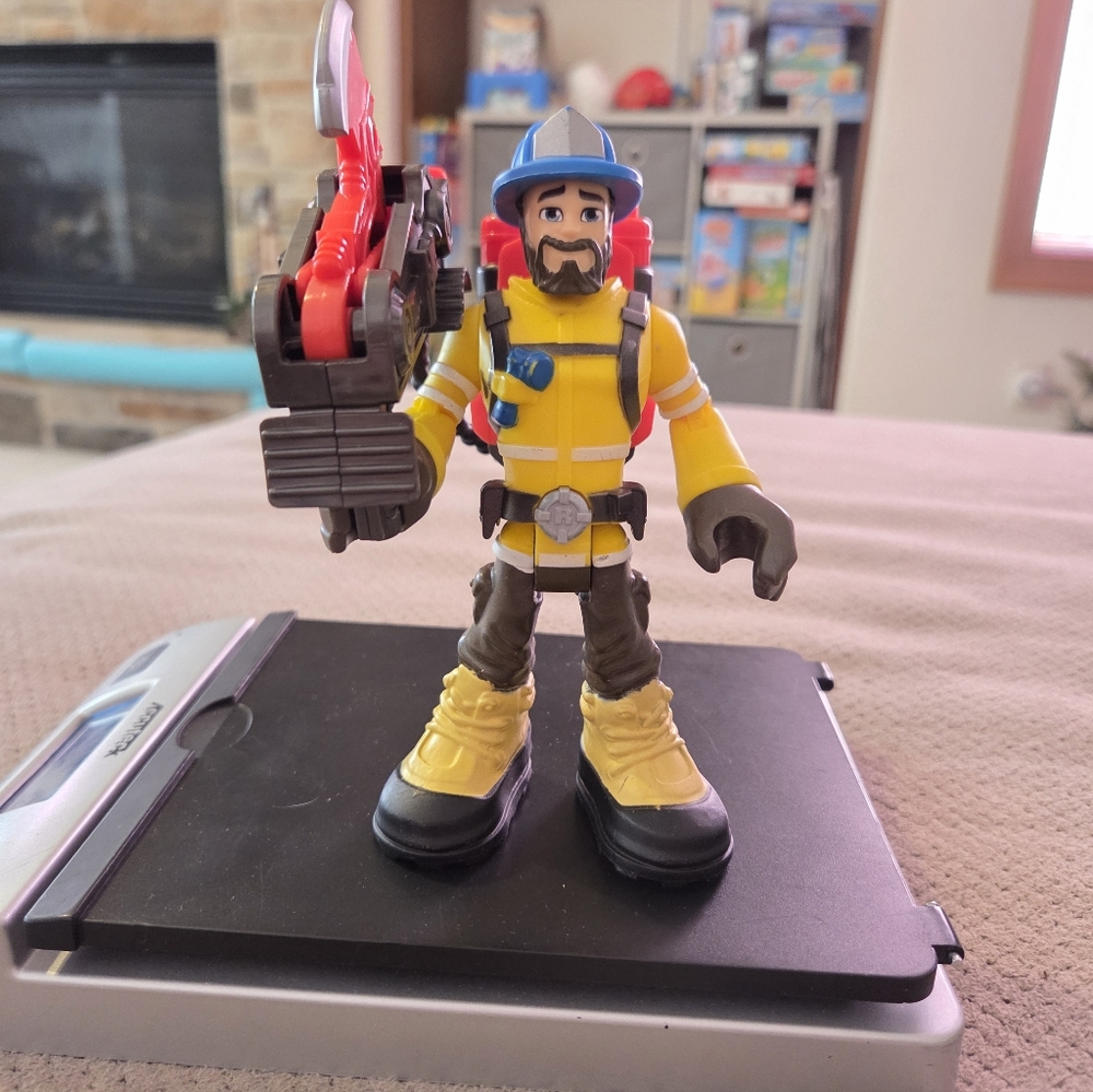 2018 mattel FORREST FUEGO Firefighter Fire Rescue RESCUE HEROES Fisher Price - Picture 2 of 13